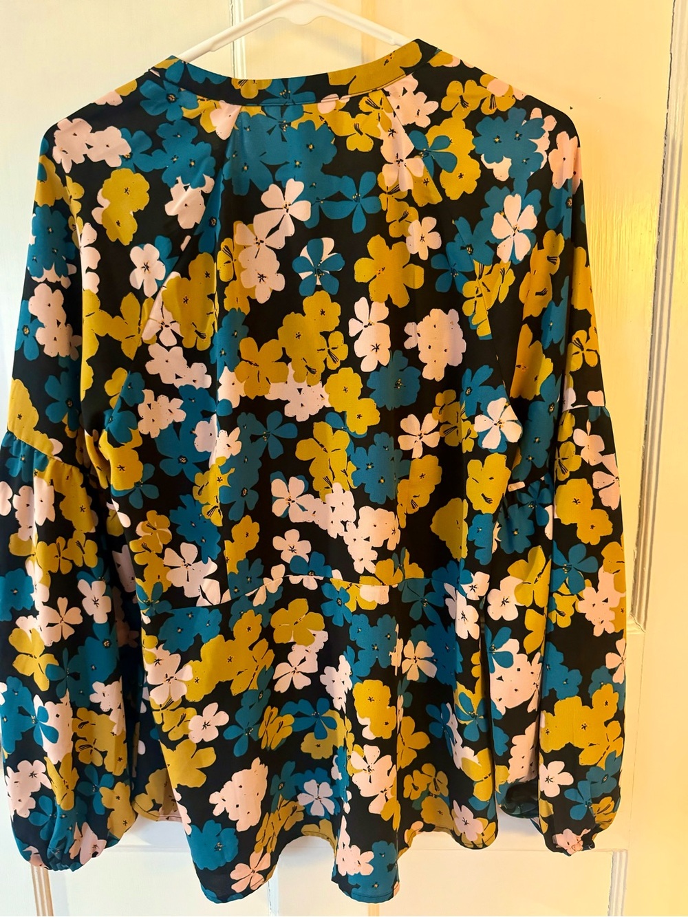 CAbi Women's Favorite Floral Blouse Top Multi Color Boho Size Medium - Picture 7 of 12
